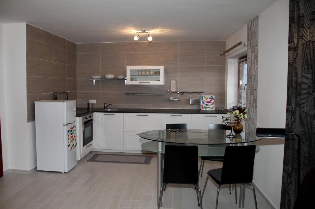 Simon Vendeghaz Balatongyoeroek Apartment Ngoại thất bức ảnh