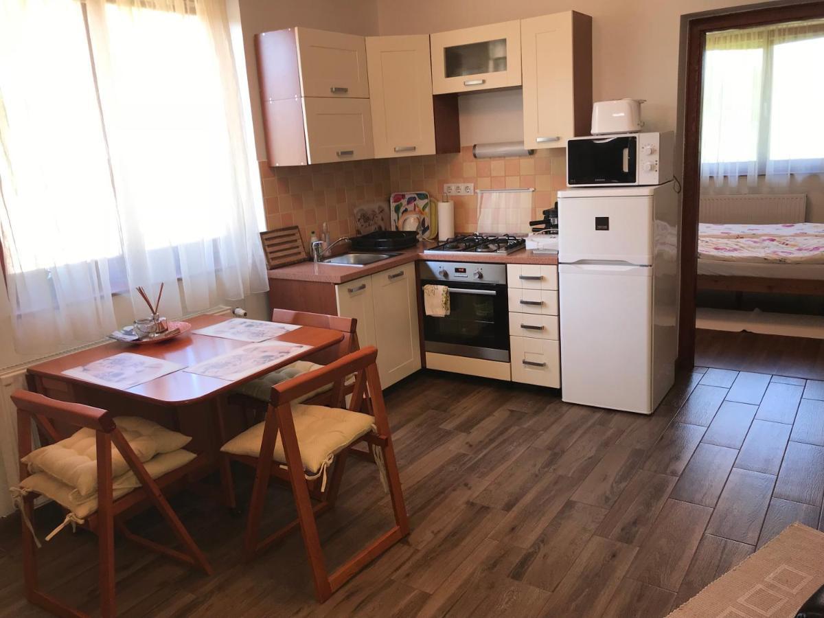 Simon Vendeghaz Balatongyoeroek Apartment Ngoại thất bức ảnh