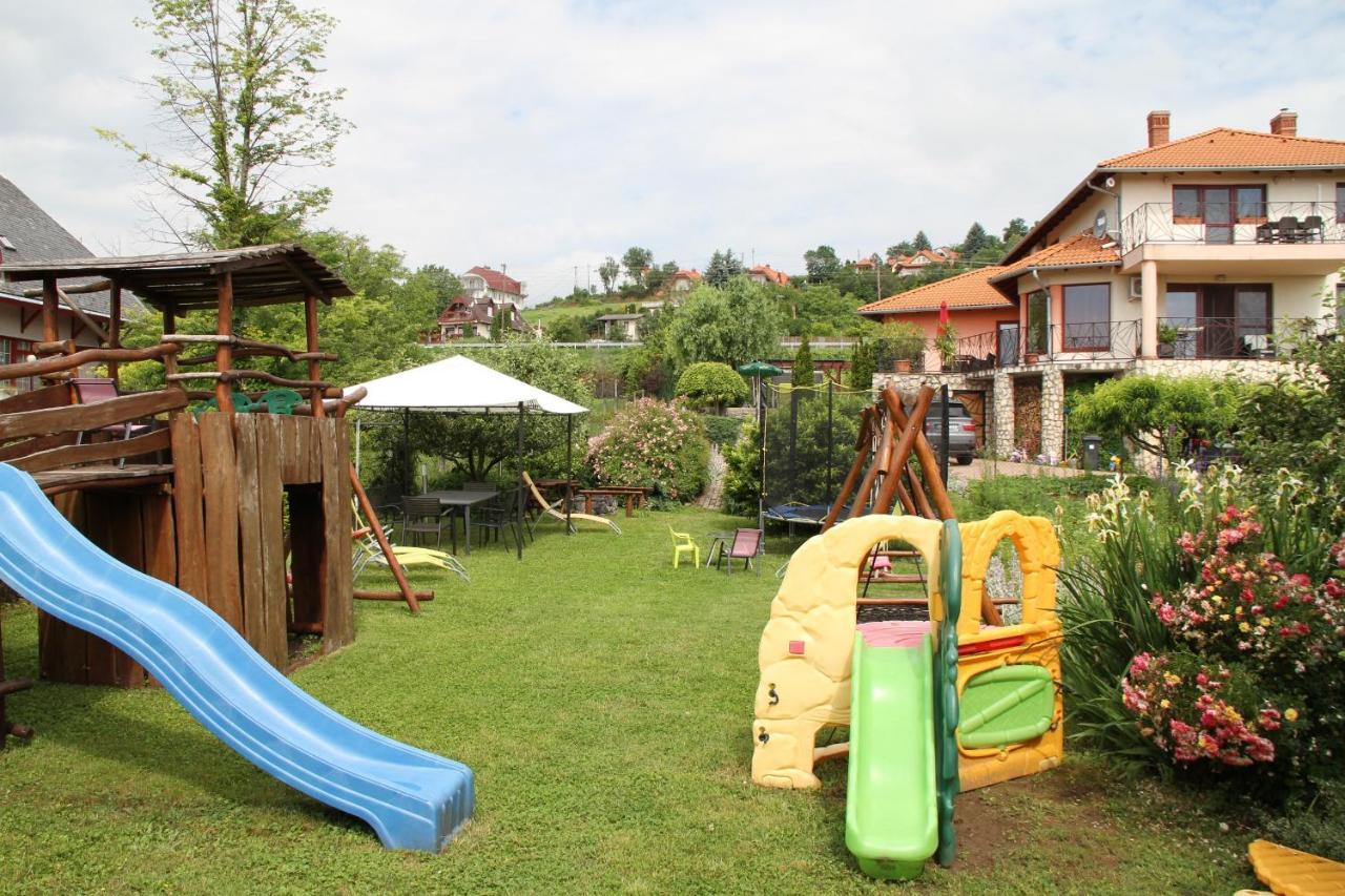 Simon Vendeghaz Balatongyoeroek Apartment Ngoại thất bức ảnh