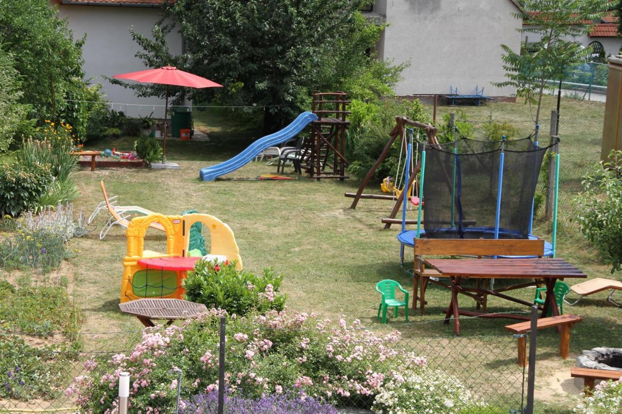 Simon Vendeghaz Balatongyoeroek Apartment Ngoại thất bức ảnh