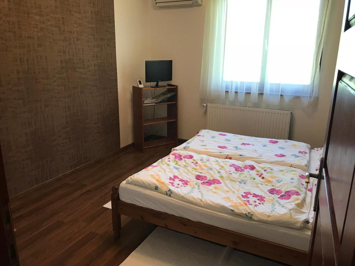 Simon Vendeghaz Balatongyoeroek Apartment Ngoại thất bức ảnh